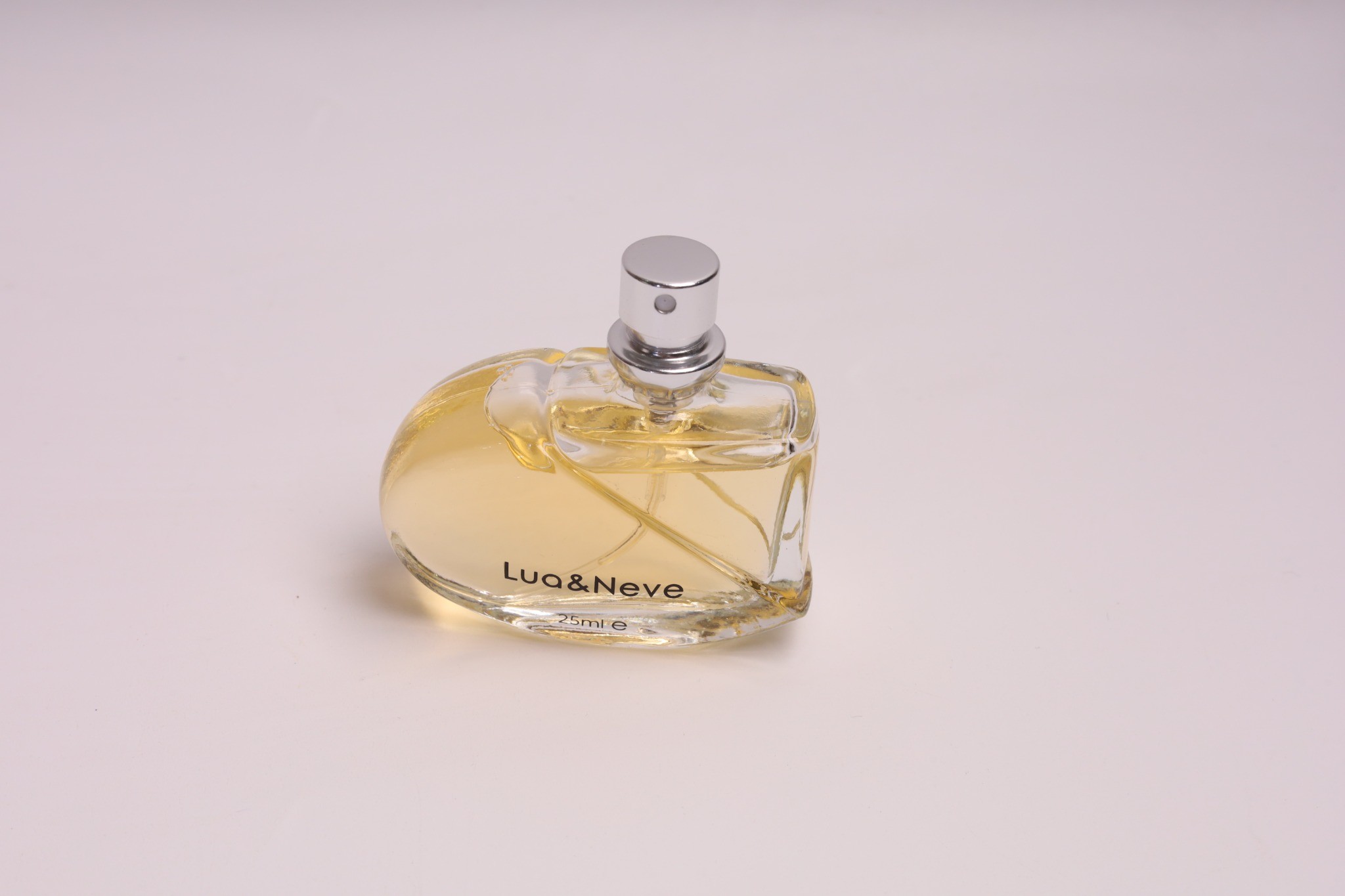 Perfume Lua&Neve Coração com Tampa Prateada 25ml | Fragrância Elegante, Interpretando o Estilo Romântico