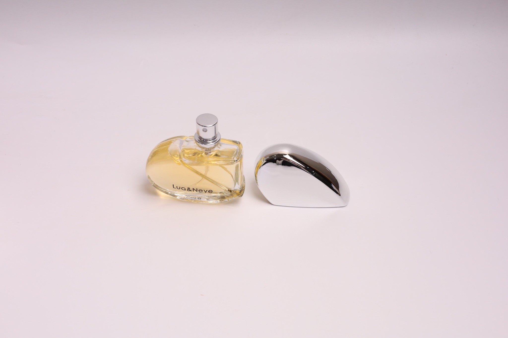 Perfume Lua&Neve Coração com Tampa Prateada 25ml | Fragrância Elegante, Interpretando o Estilo Romântico