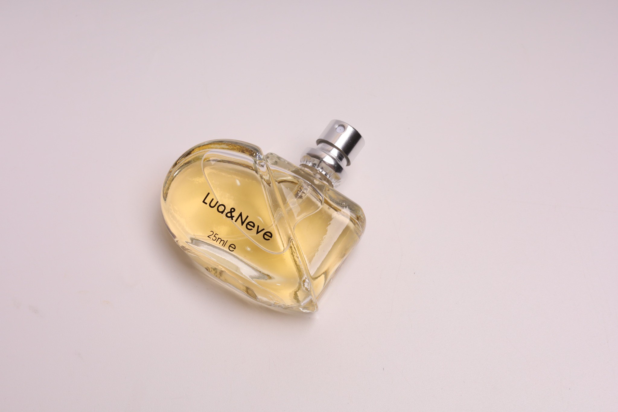 Perfume Lua&Neve Coração com Tampa Prateada 25ml | Fragrância Elegante, Interpretando o Estilo Romântico