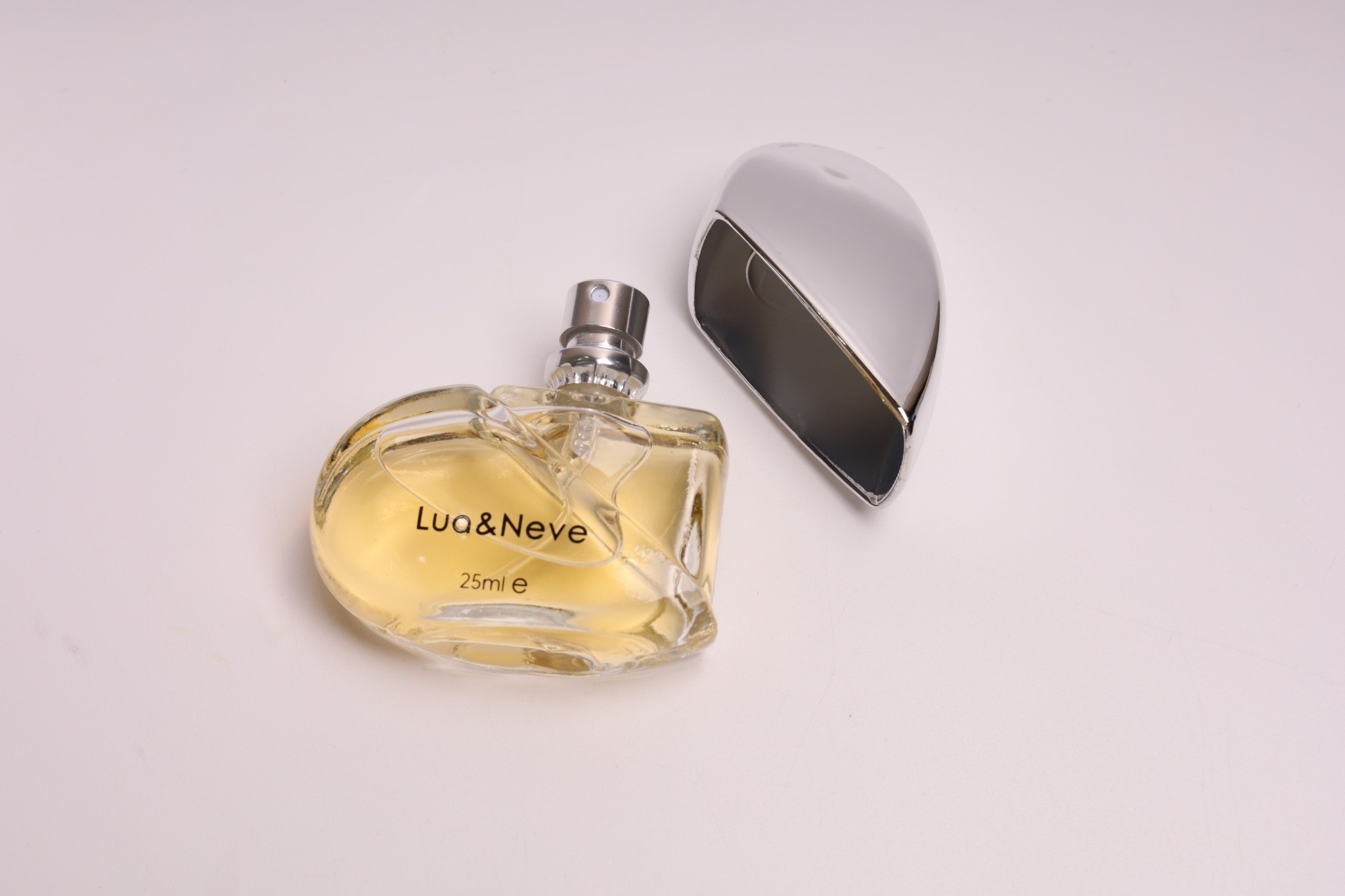 Perfume Lua&Neve Coração com Tampa Prateada 25ml | Fragrância Elegante, Interpretando o Estilo Romântico