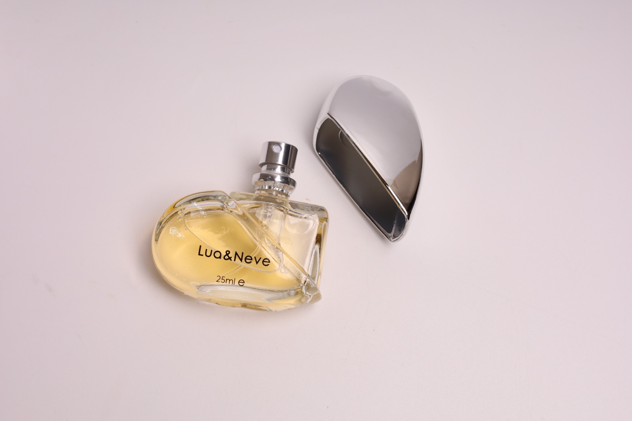 Perfume Lua&Neve Coração com Tampa Prateada 25ml | Fragrância Elegante, Interpretando o Estilo Romântico