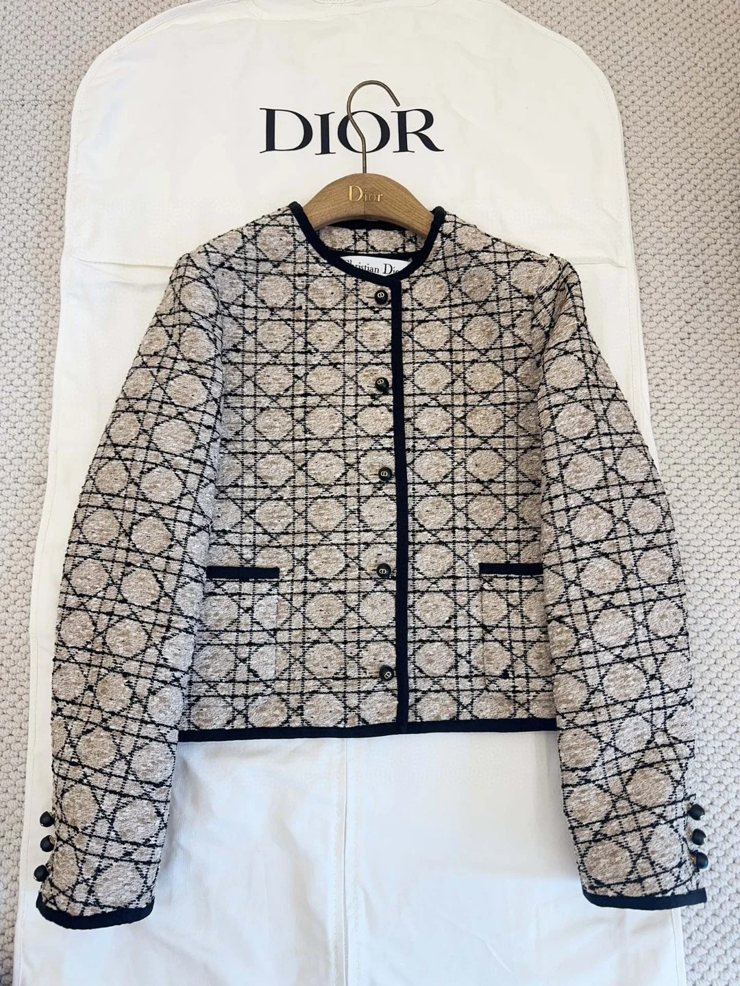 DIO Luxury Fragrance Style Long Sleeve Jacket
