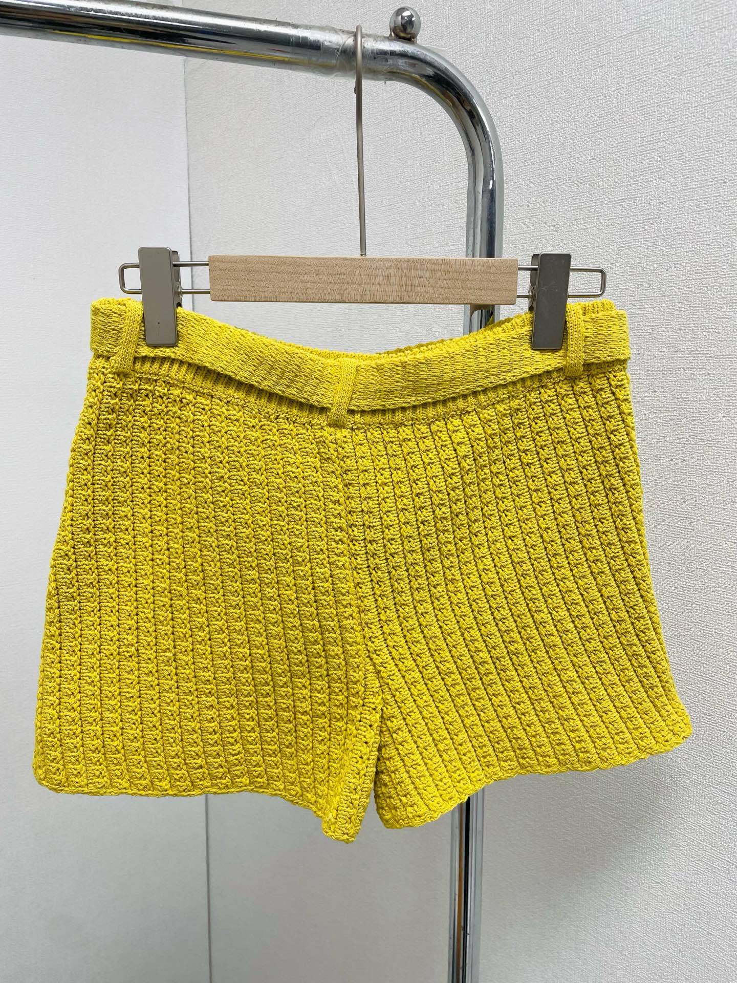 CHNEL Lace Crew Neck Fortune Yellow Knit Shorts