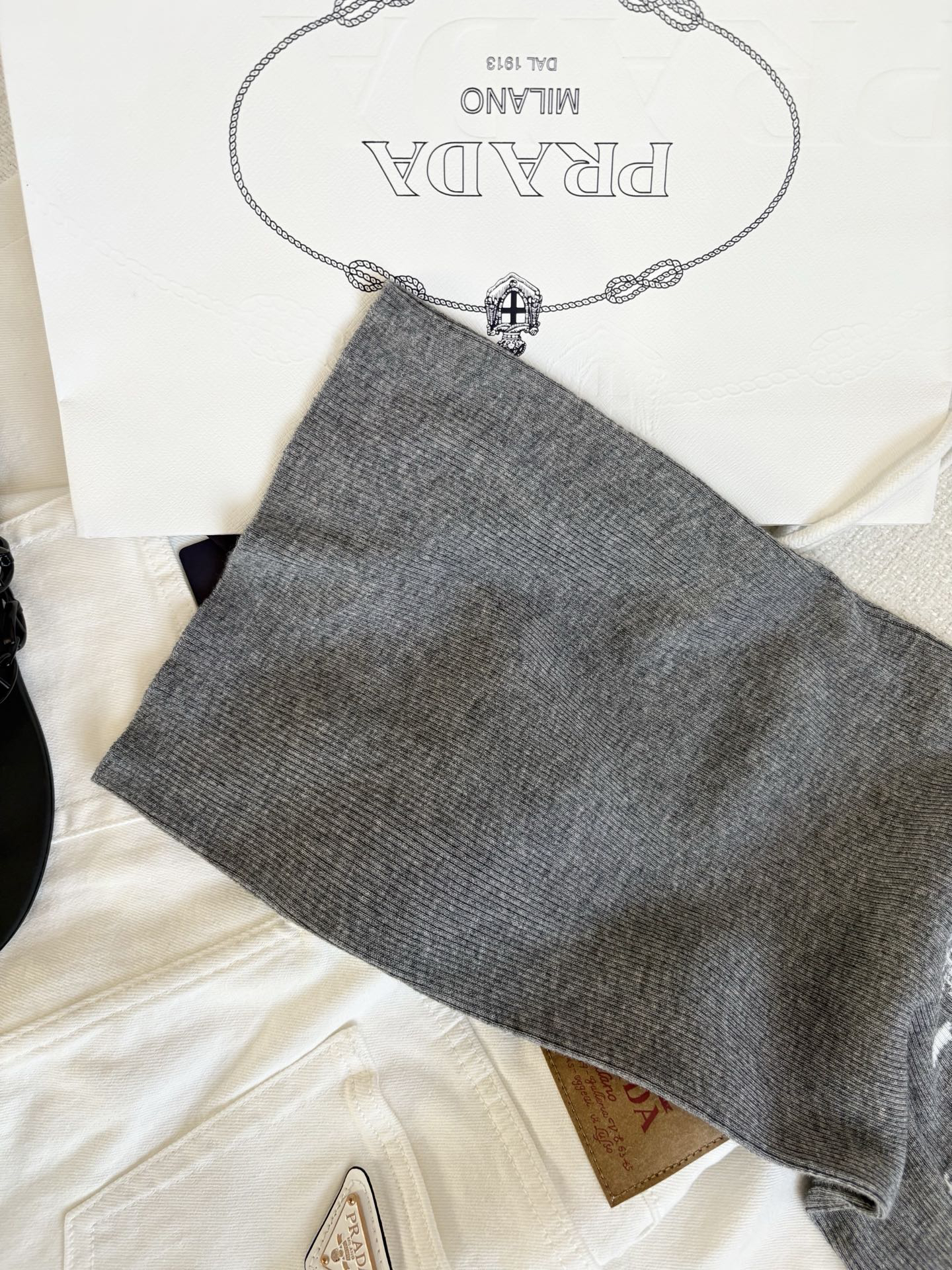 PRAD25SS Classic Knit Vest Light Grey