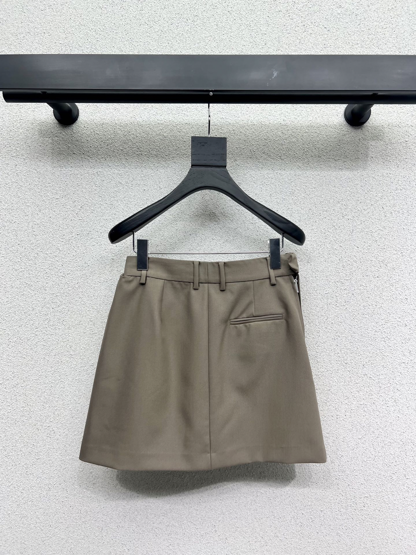 LOE25SS Leather Label Logo Half Skirt