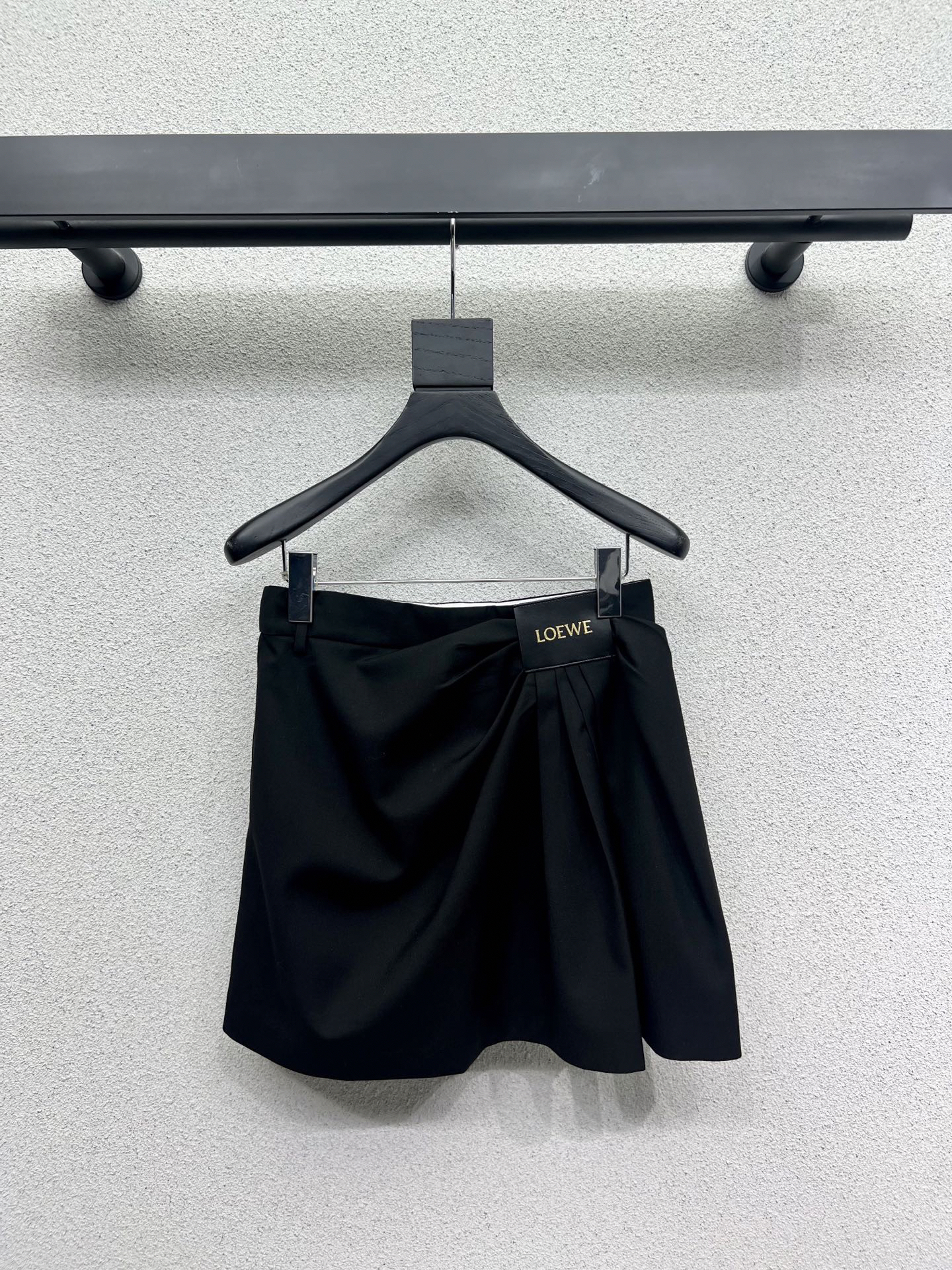 LOE25SS Leather Label Logo Half Skirt