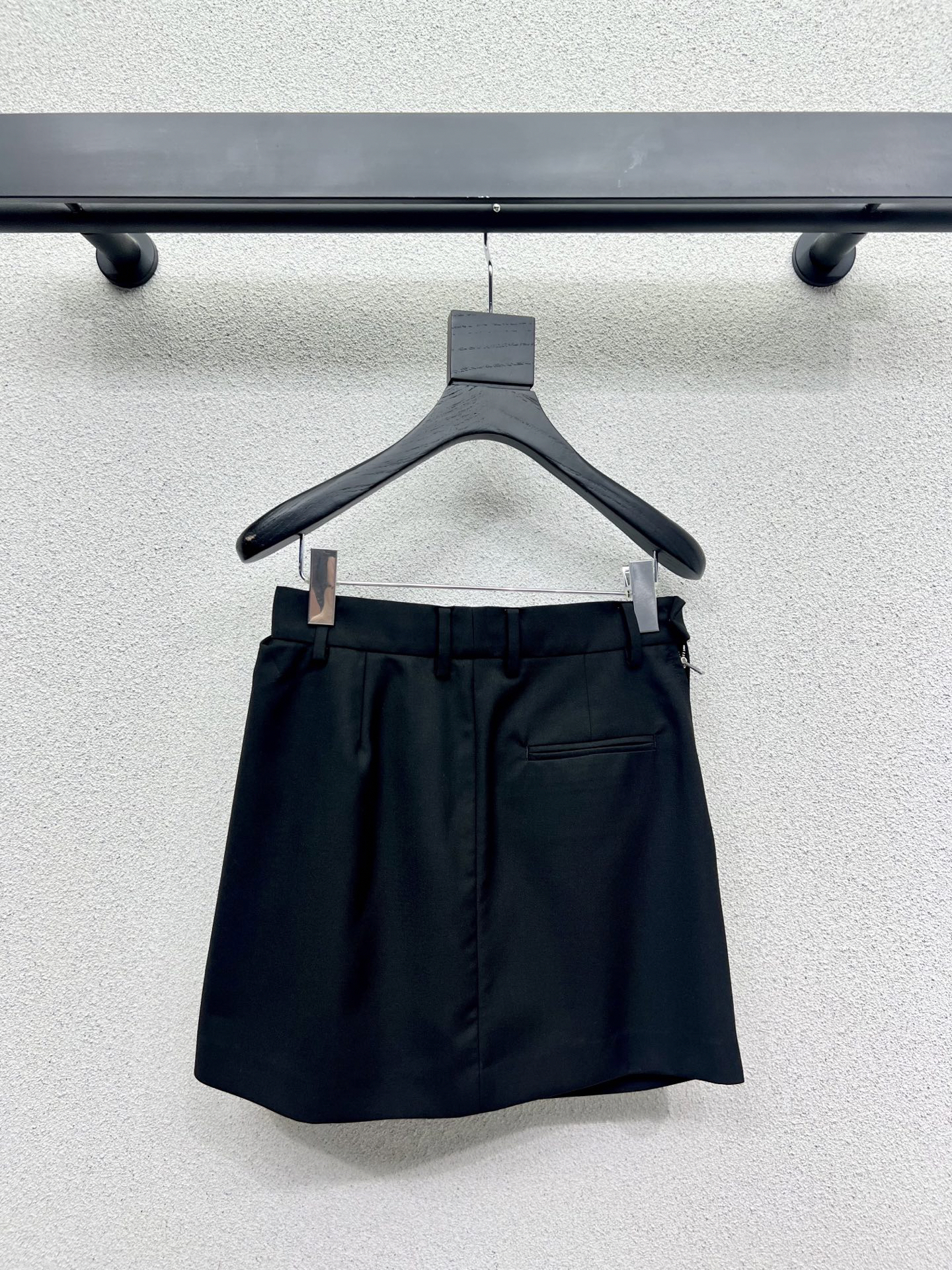 LOE25SS Leather Label Logo Half Skirt