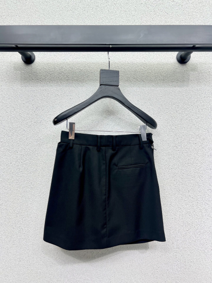 LOE25SS Leather Label Logo Half Skirt