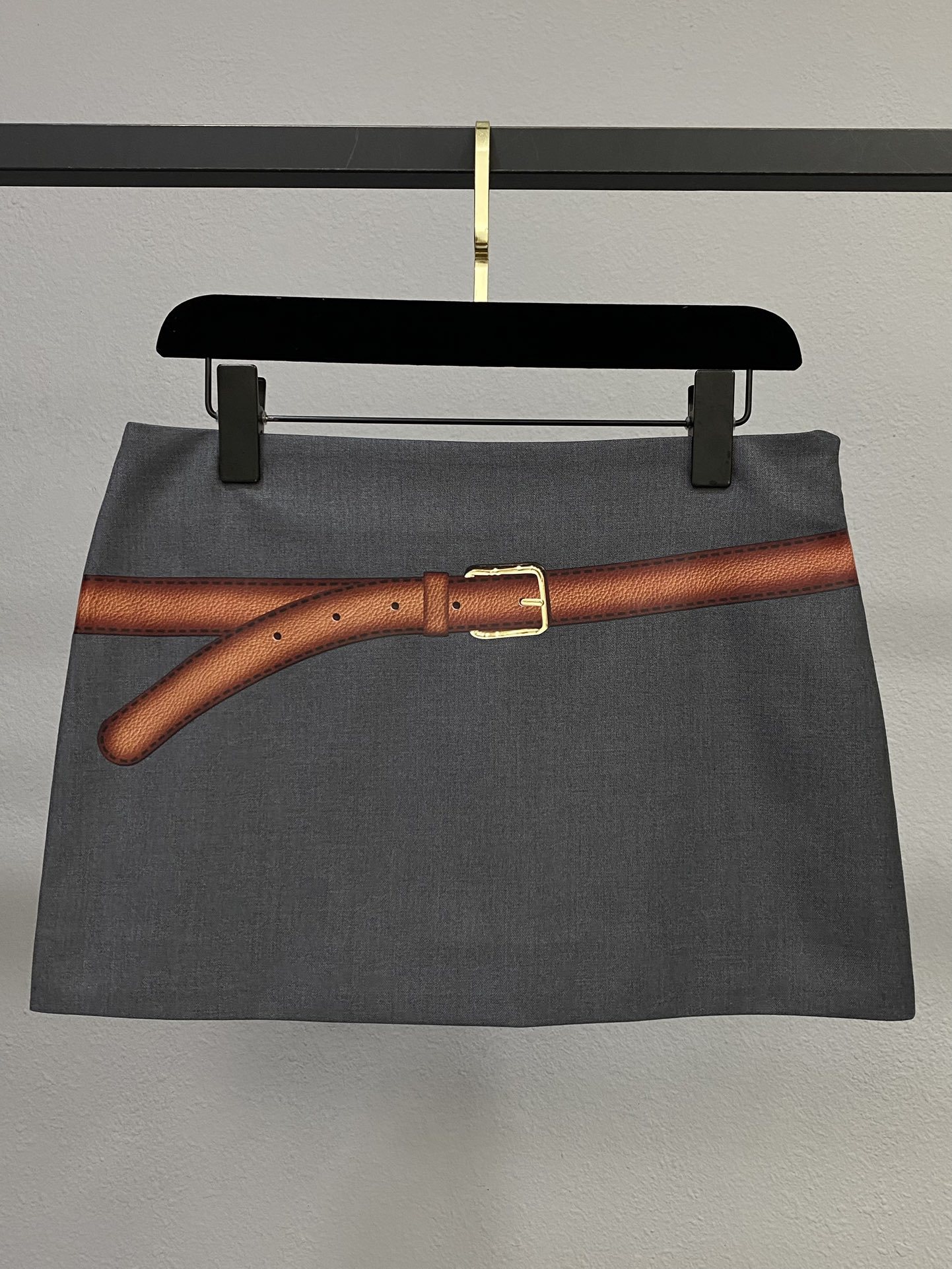 PRAD25SSa-line fit small short skirt