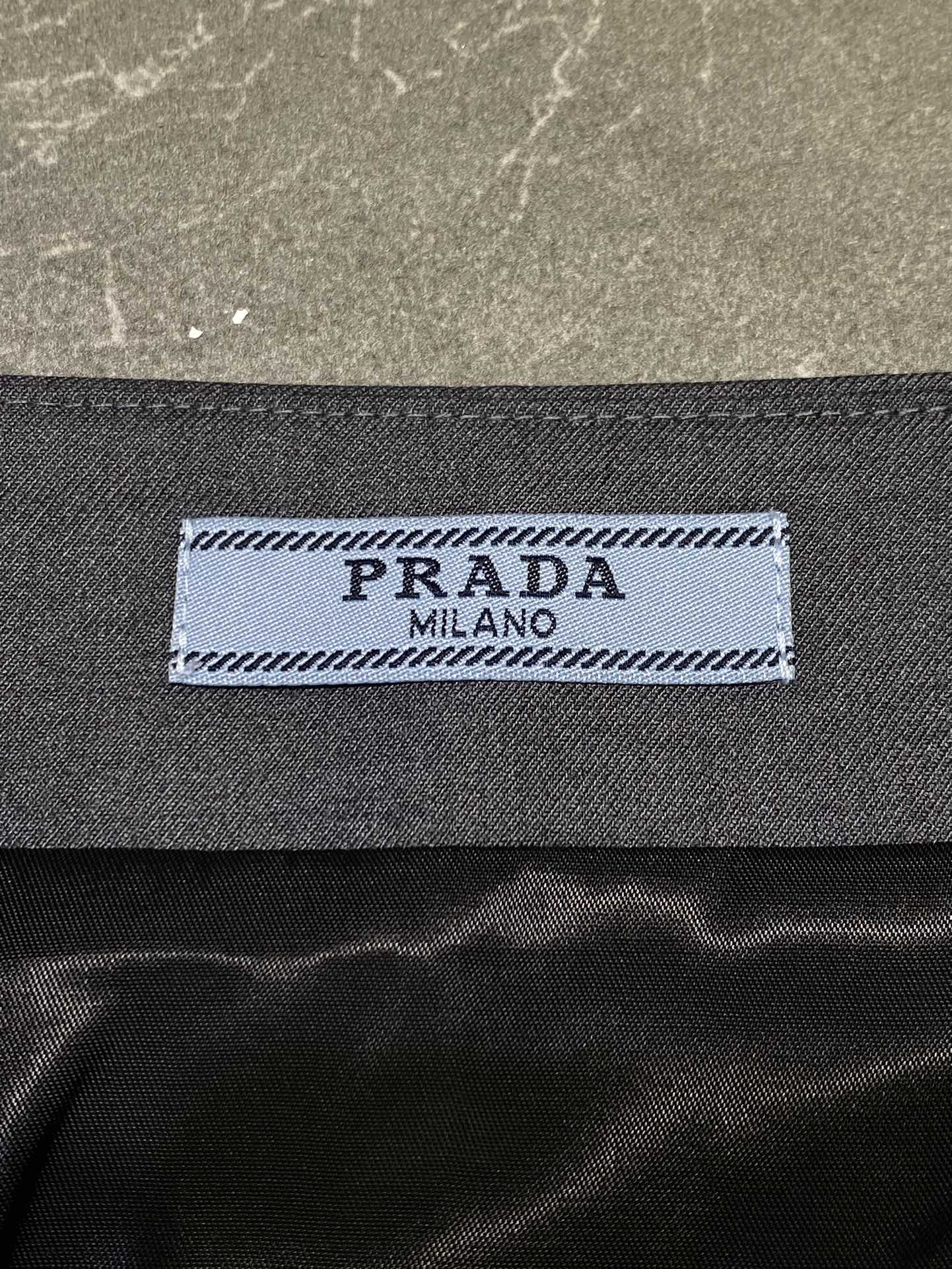 PRAD25SSa-line fit small short skirt