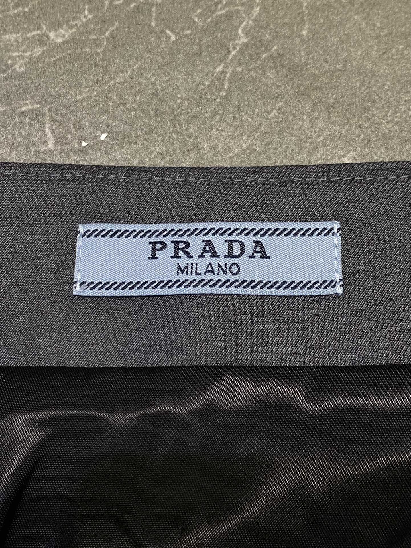 PRAD25SSa-line fit small short skirt