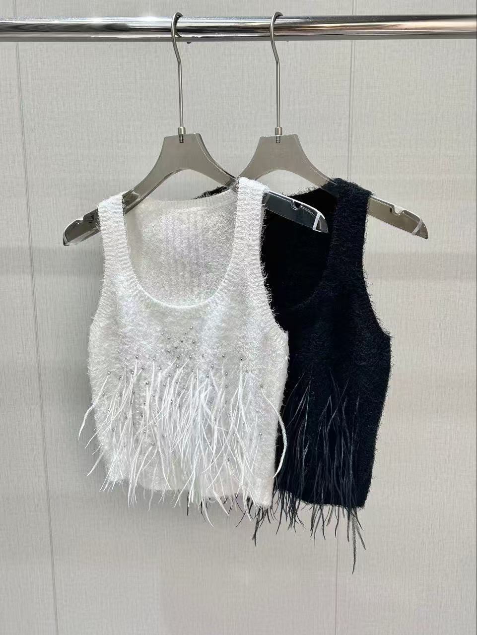 CHNEL diamond-encrusted feather knit undershirt