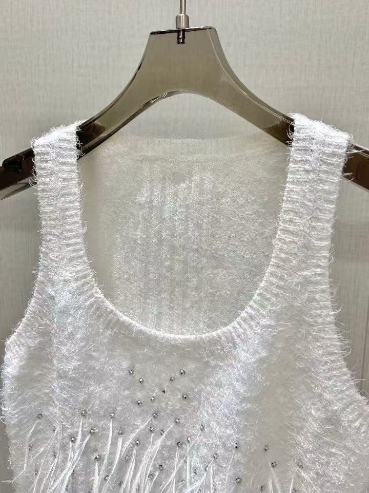 CHNEL diamond-encrusted feather knit undershirt