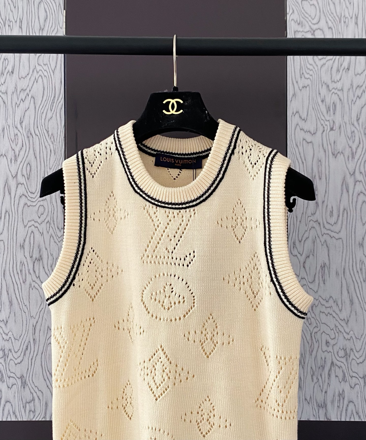 LOUIS VUIT25SS wool hardware logo button down vest