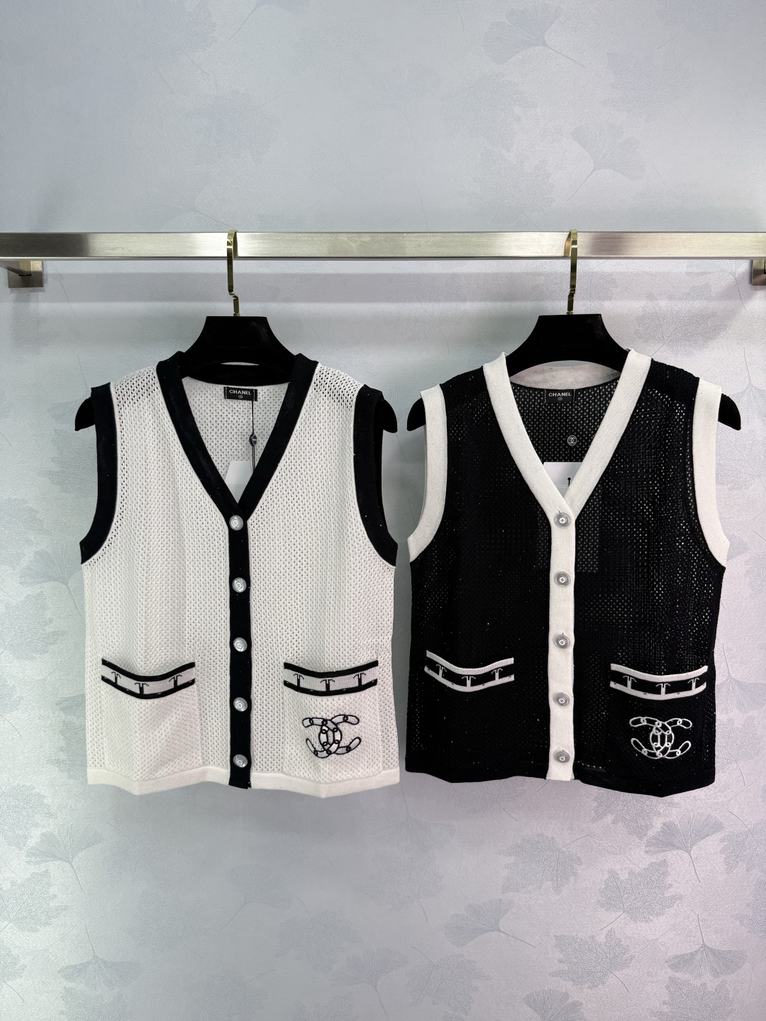 CHANE25SS knitted v-neck slit vest