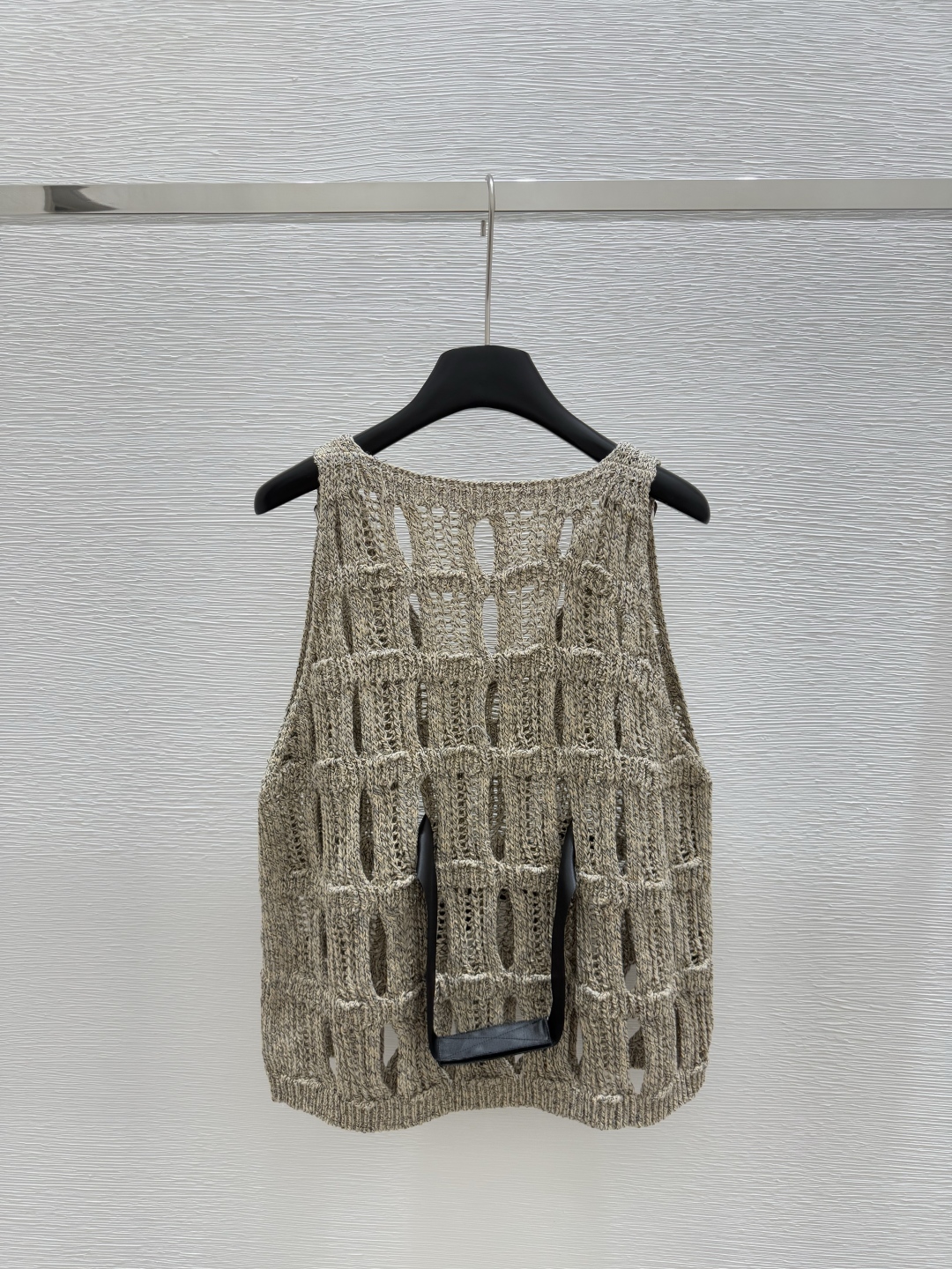 CHANE25SS V-neck cut-out knit vest