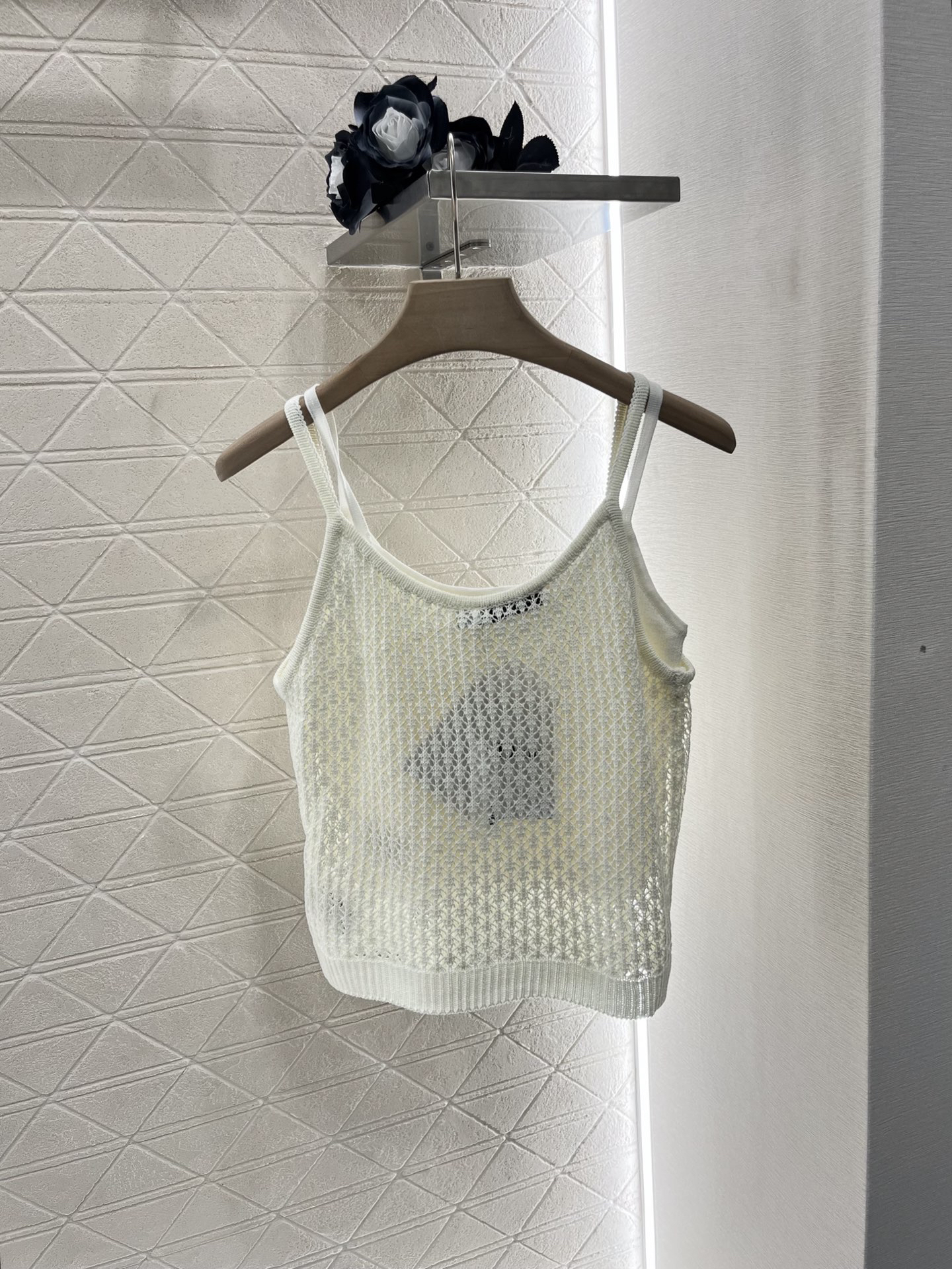 DIO25SS Knitted Cut-Out Vest