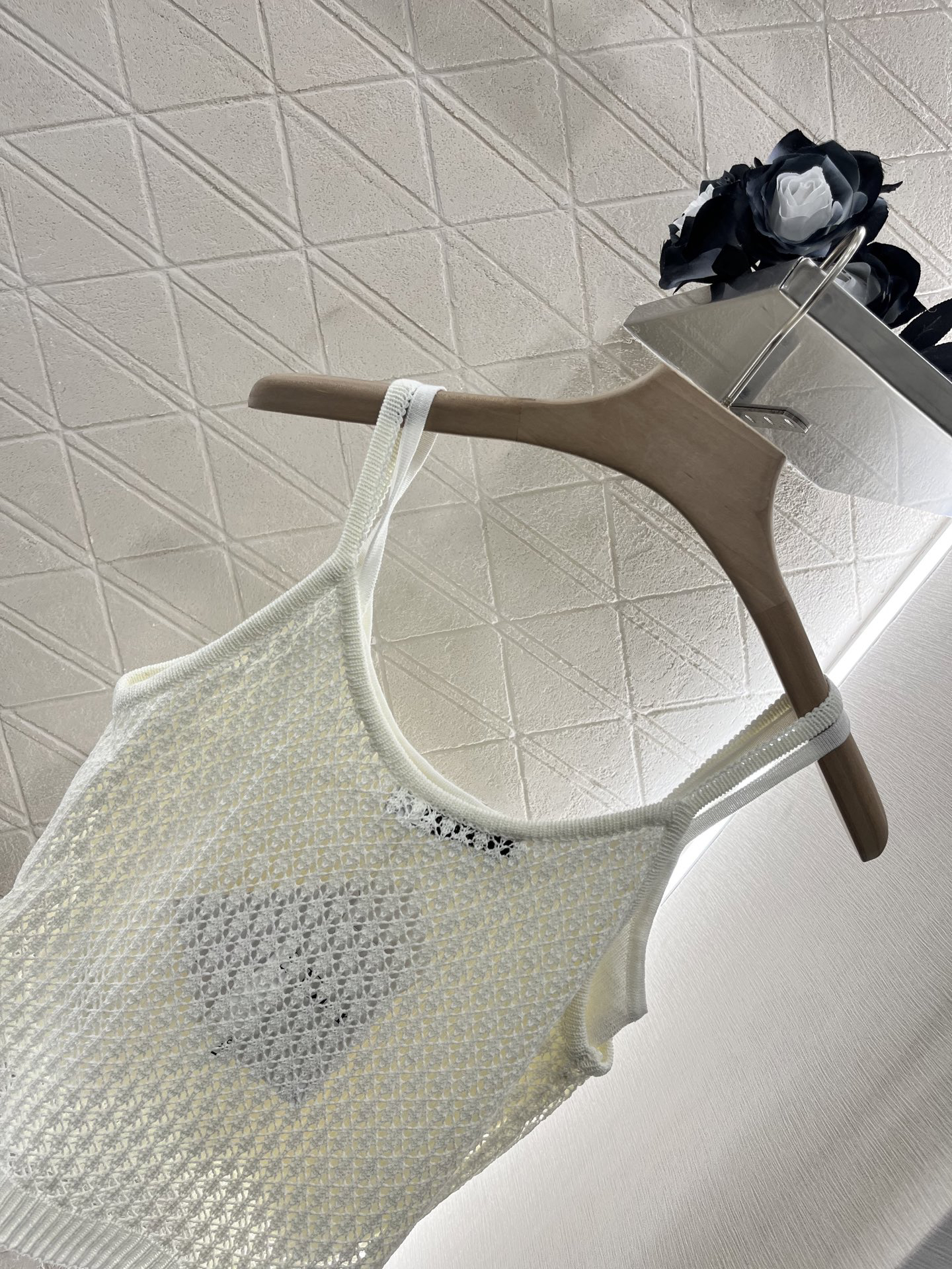 DIO25SS Knitted Cut-Out Vest