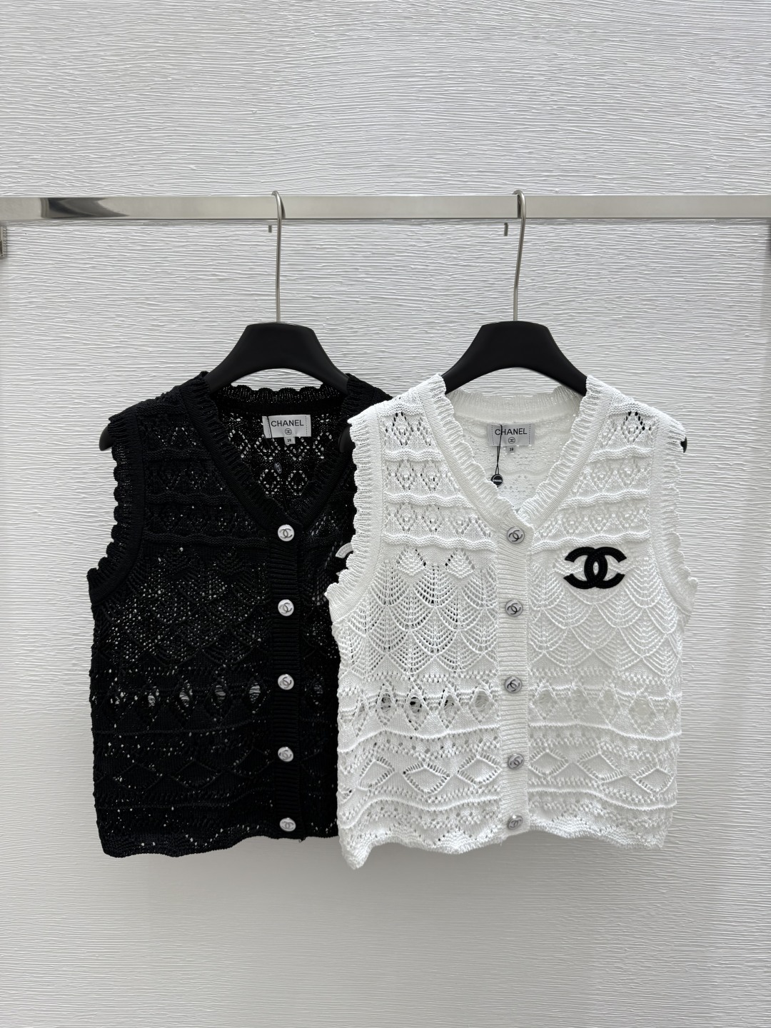 CHANE25SS V-neck crochet knit waistcoat