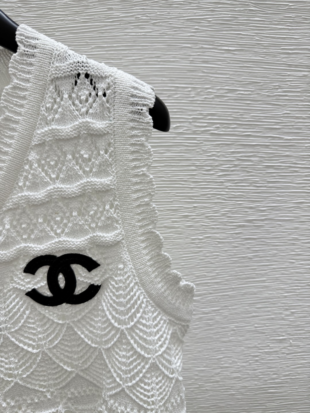 CHANE25SS V-neck crochet knit waistcoat