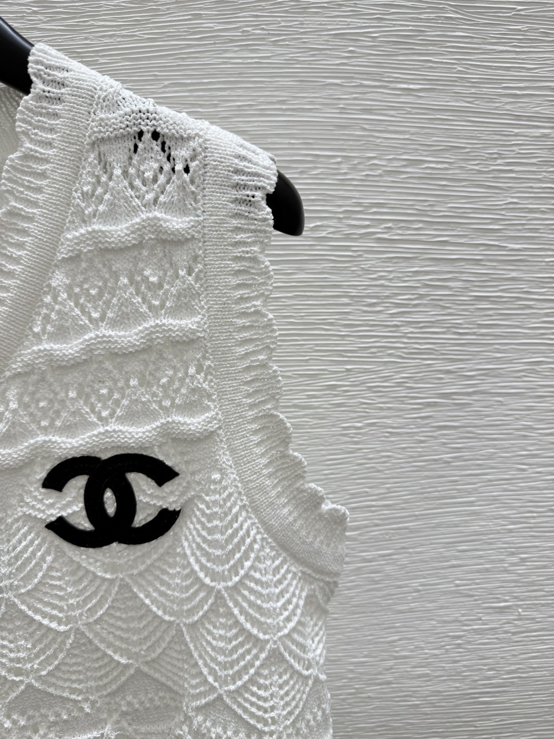 CHANE25SS V-neck crochet knit waistcoat