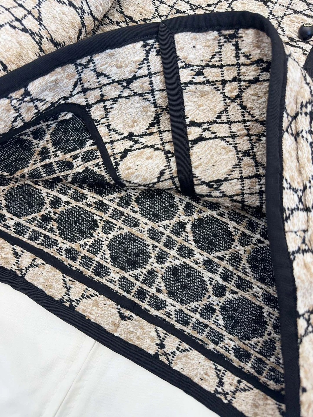 DIO Luxury Fragrance Style Long Sleeve Jacket