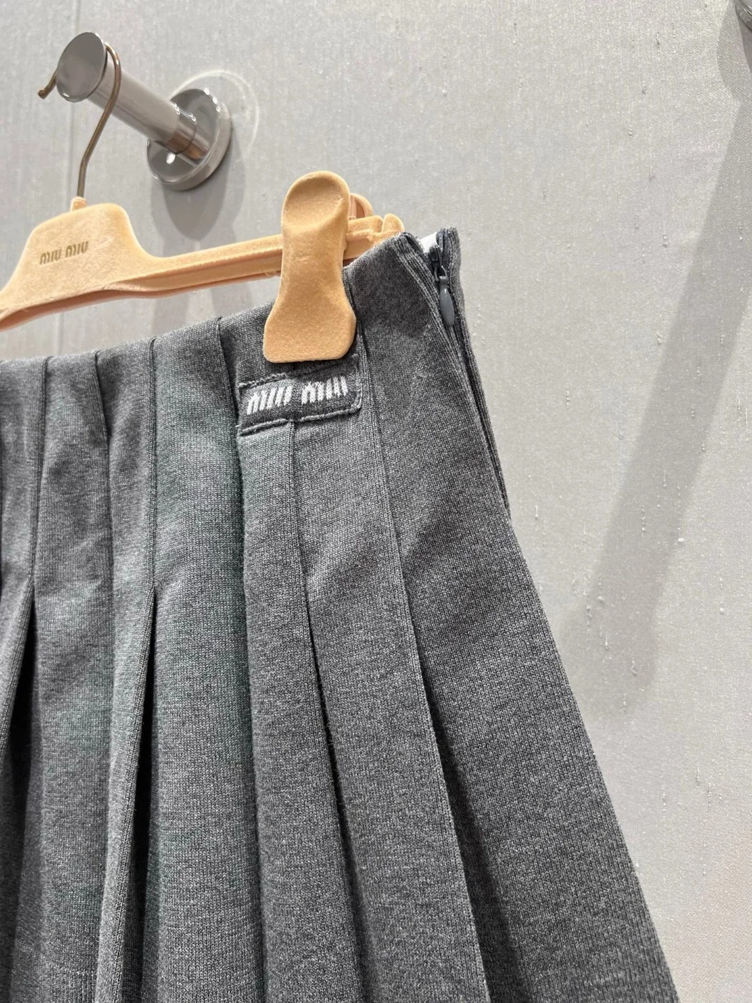 MIU 25SS Colorblocked Pleated Short Skirt