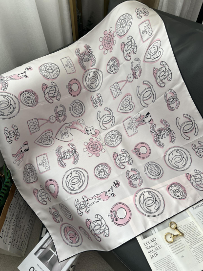 CHANE Puppy Love Logo 90CM Top Twill Silk Square Scarf