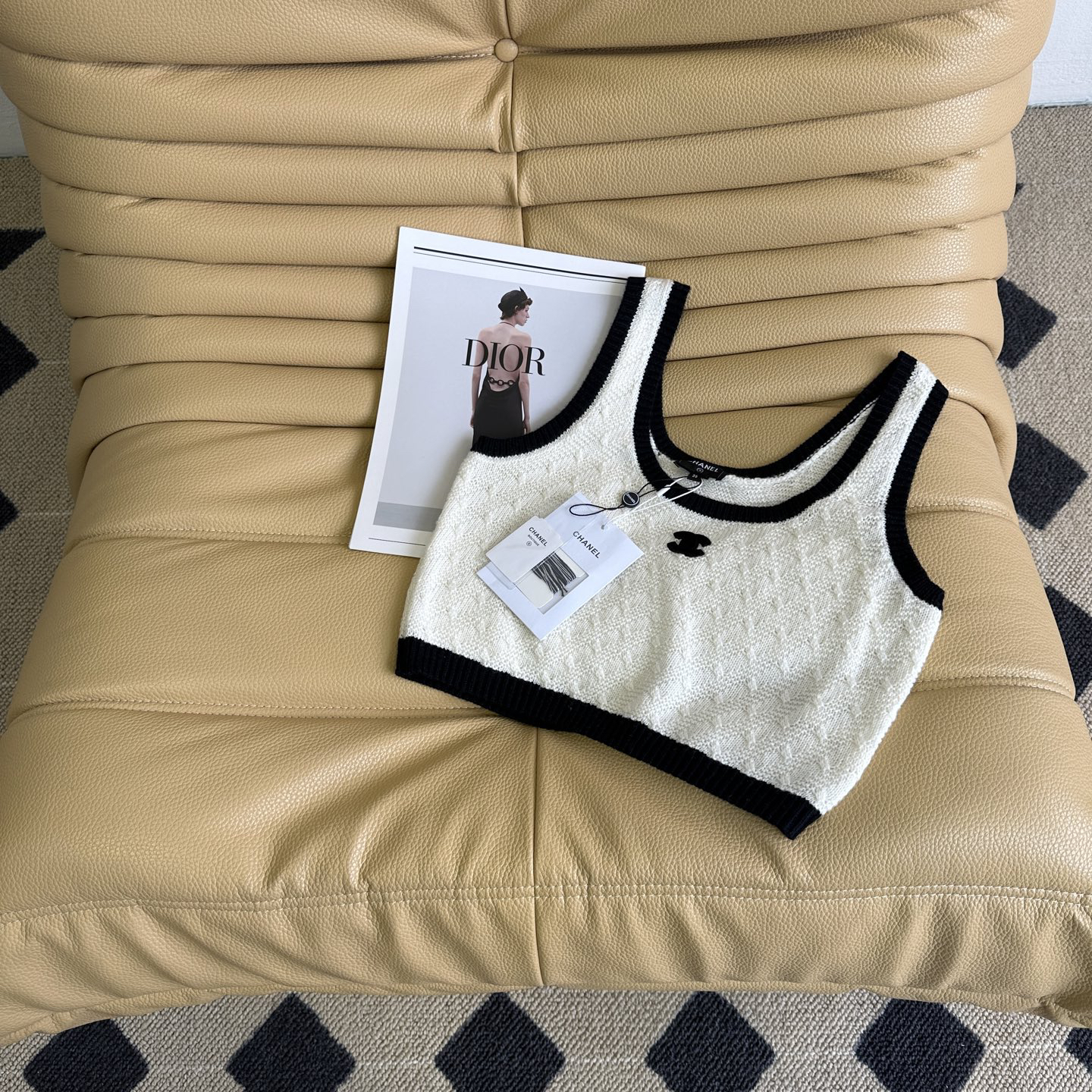 CHANE25SS black and white color clash knit undershirt