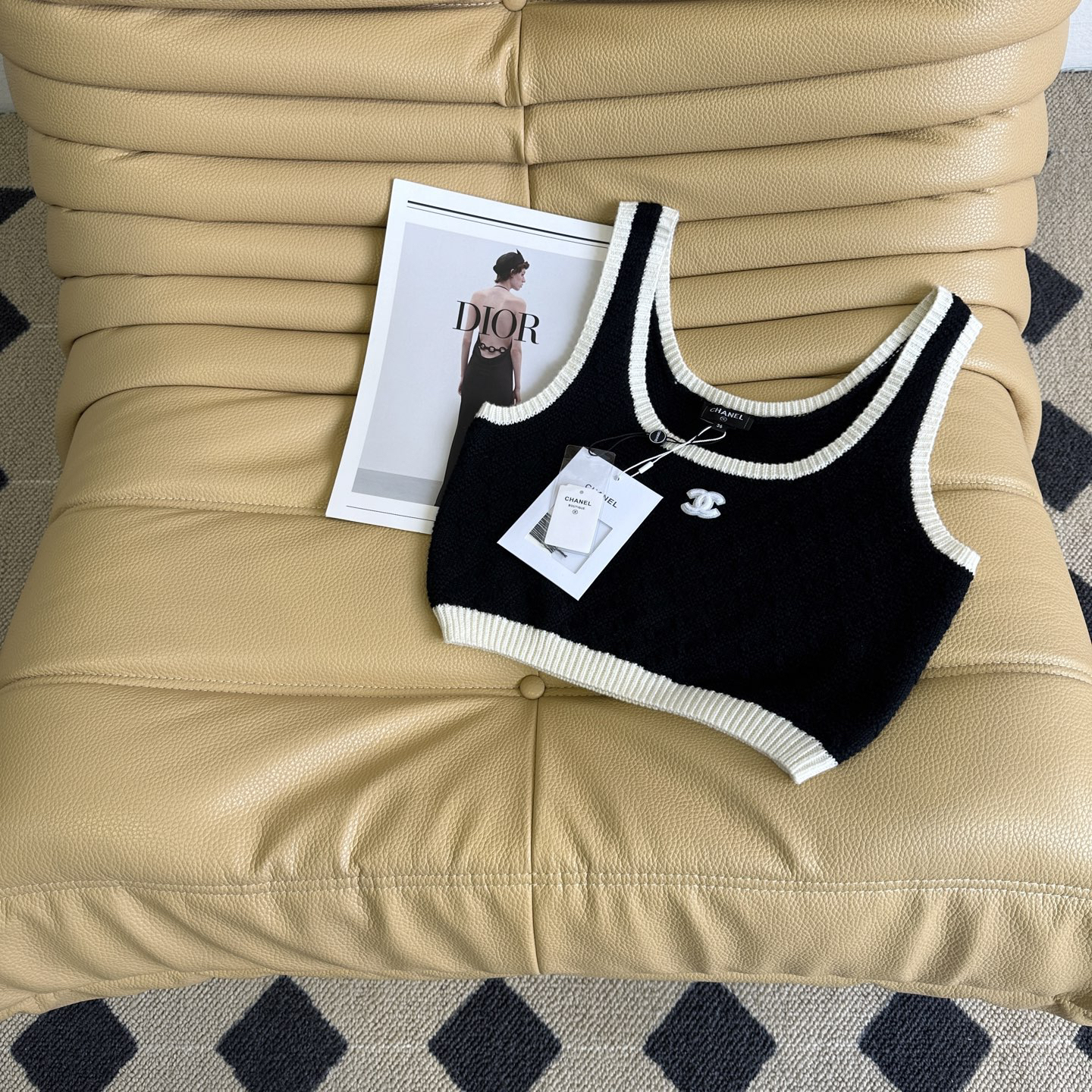 CHANE25SS black and white color clash knit undershirt