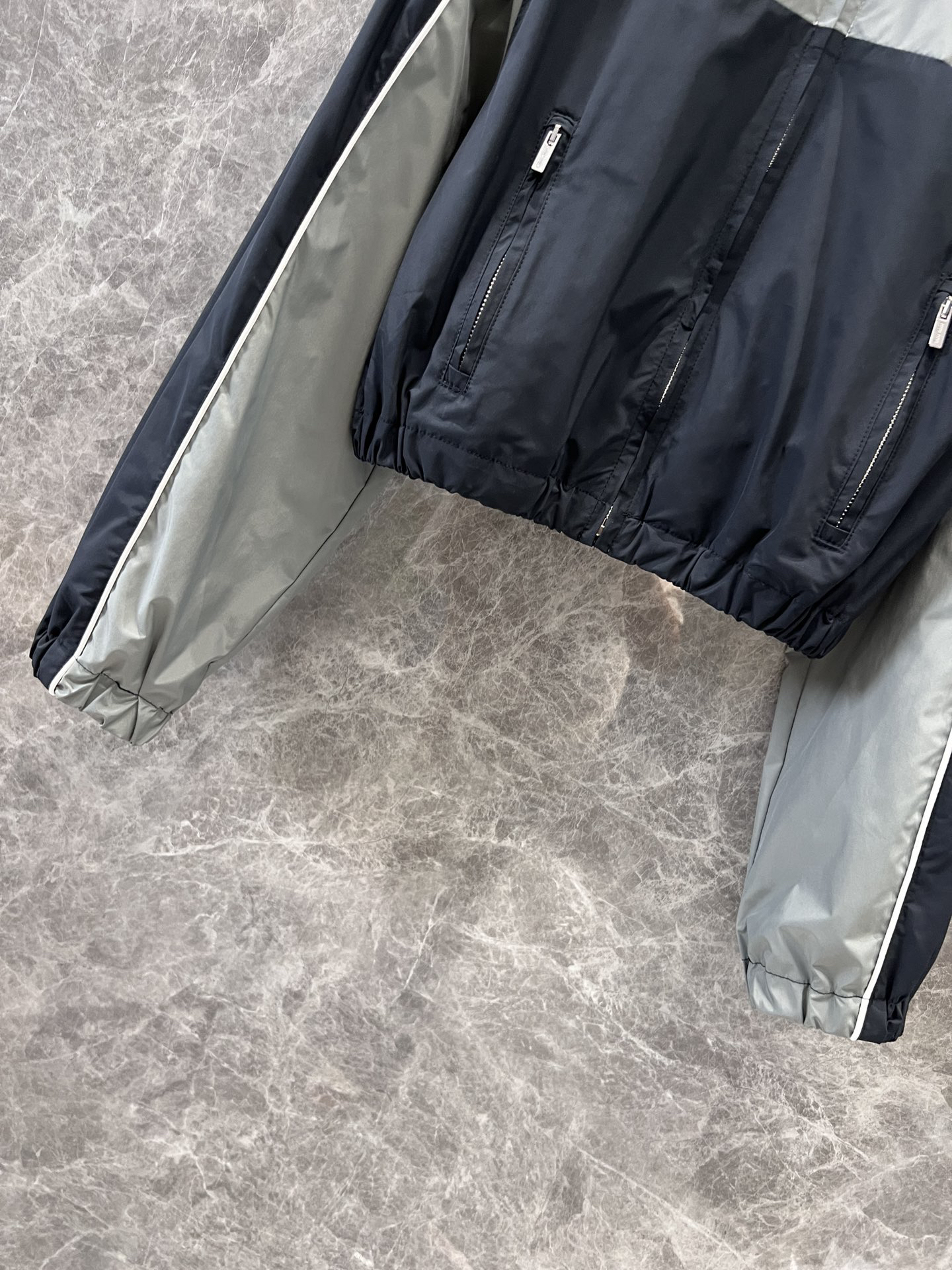 MIU25SS monogrammed appliquéd stand-up collar colorblocked short jacket