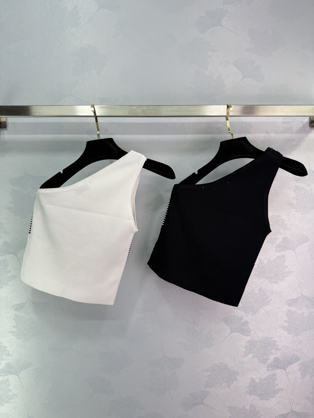 CHANE25SS Striped Knit Vest