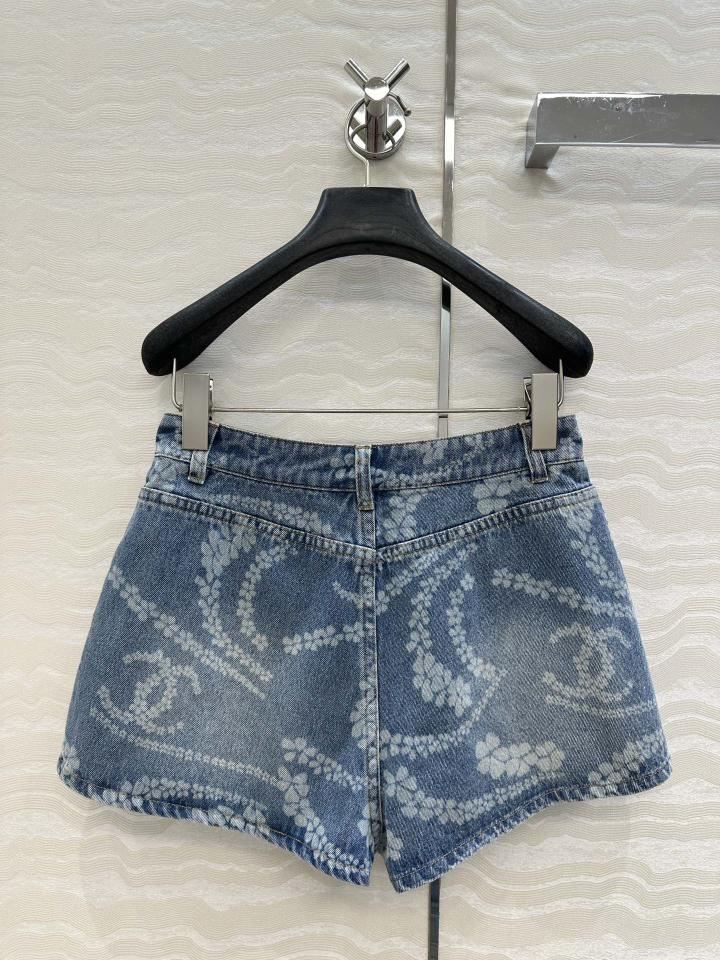 CHANE25SS Beaded Chain Denim Shorts