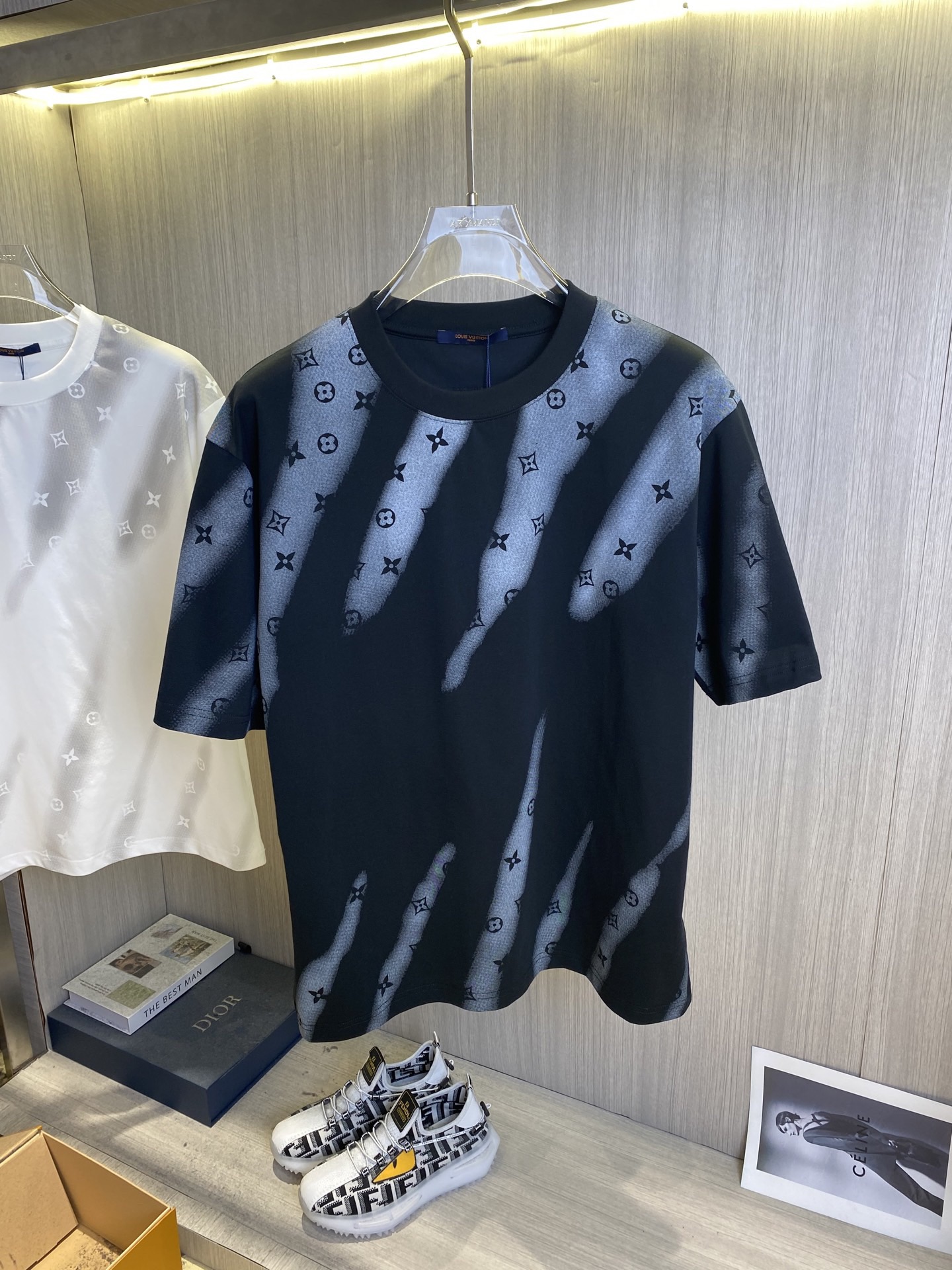 1V short-sleeved shirt