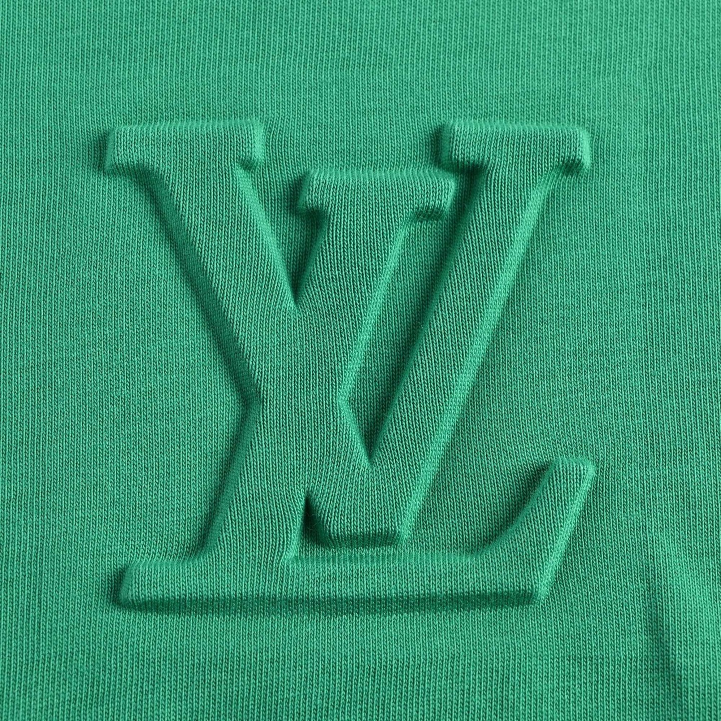 1V Embossed logo T-shirt