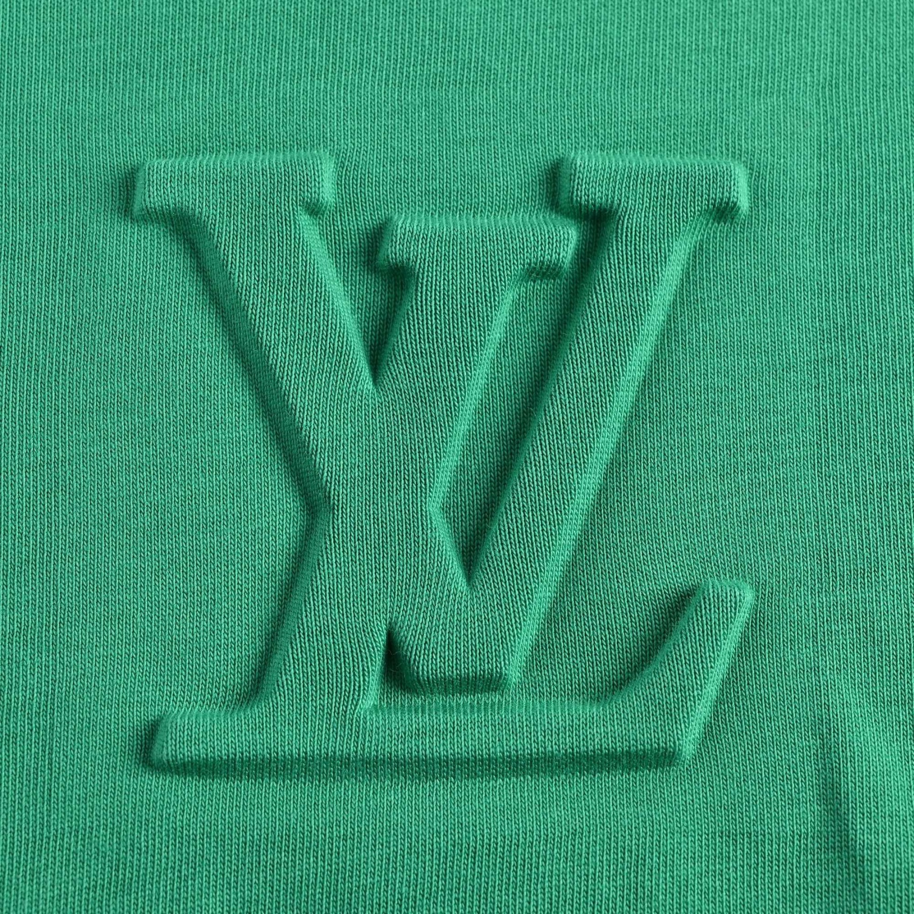 1V Embossed logo T-shirt