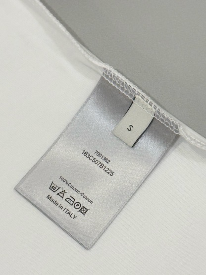 DD Embroidered large logo T-shirt on the back