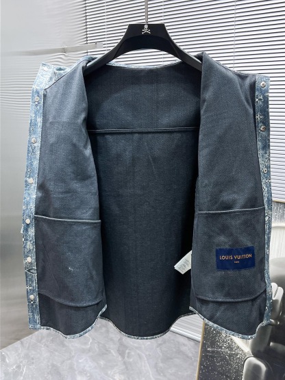 1V Removable denim sleeves for two jackets