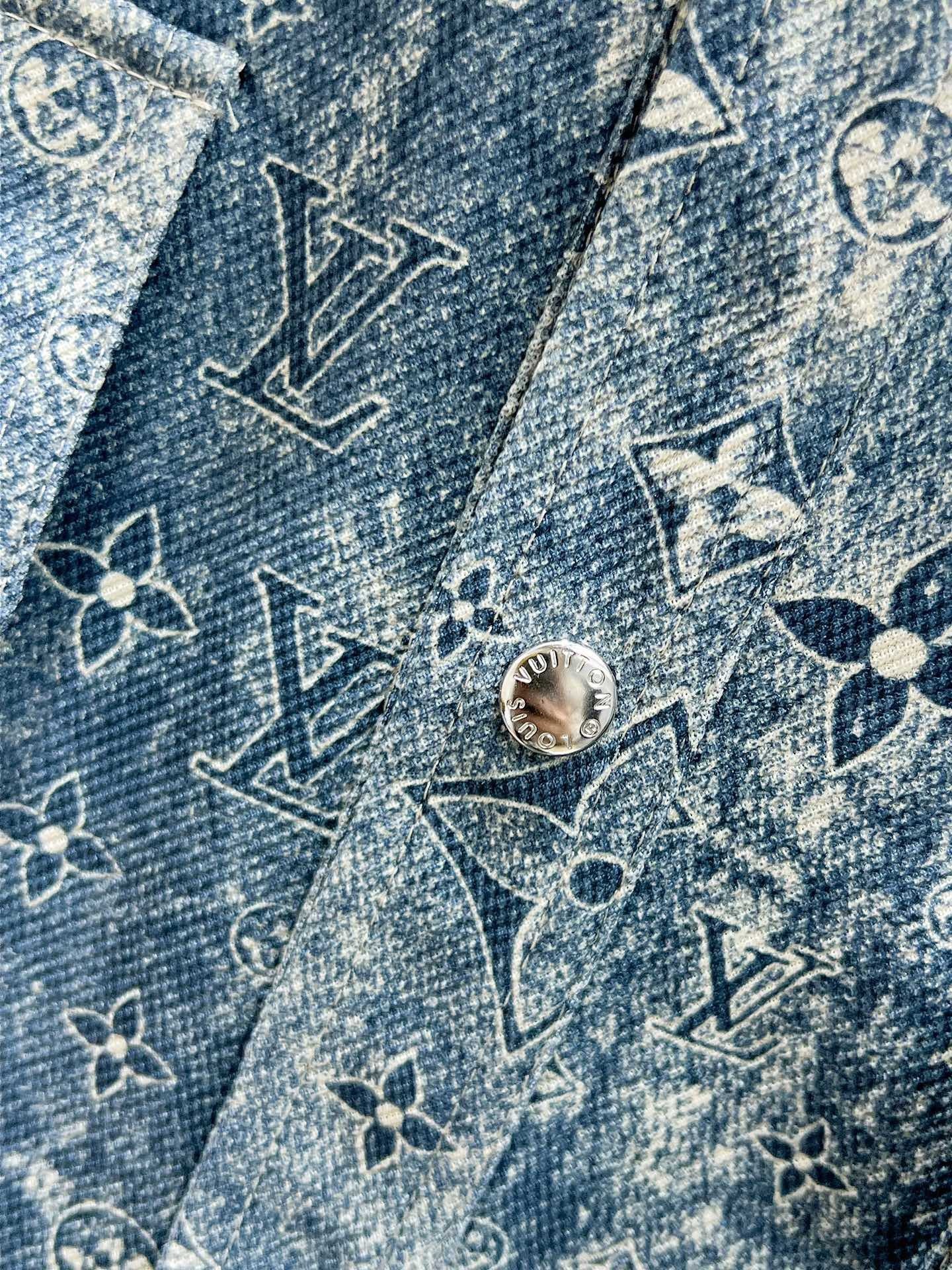 1V Removable denim sleeves for two jackets