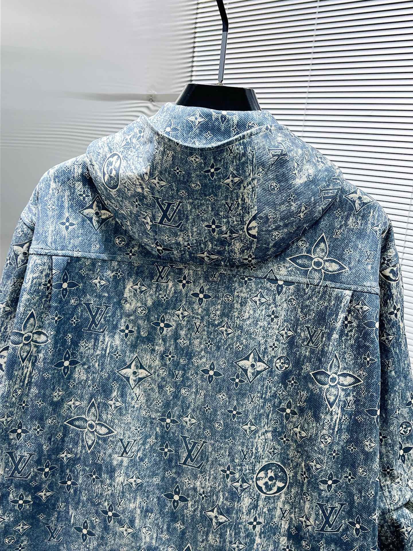 1V Removable denim sleeves for two jackets