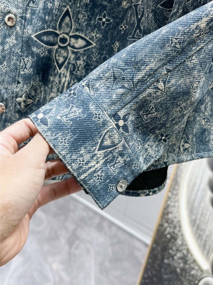 1V Removable denim sleeves for two jackets