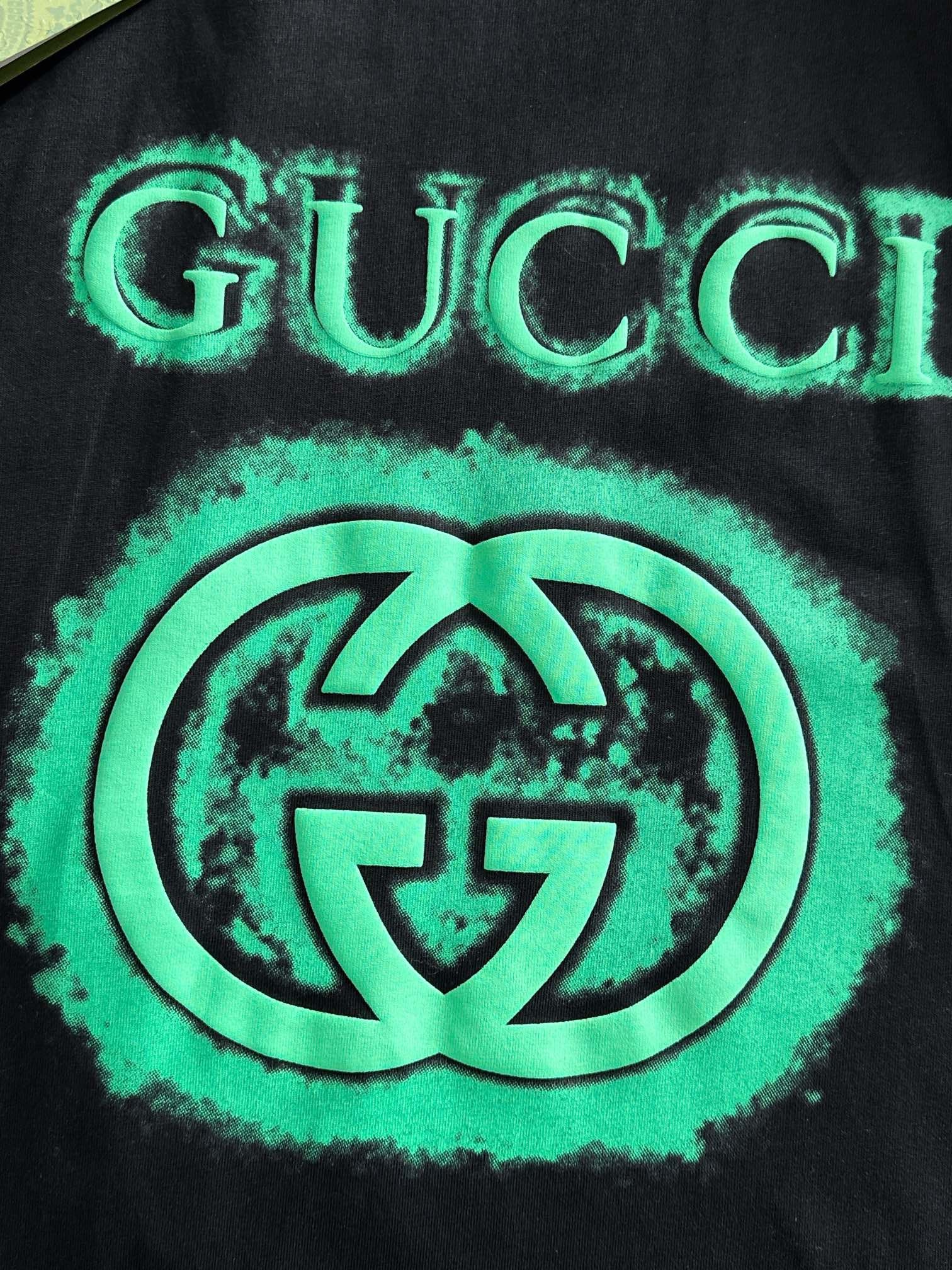GG Fluorescent Double C Large Logo Short sleeved T-shirt