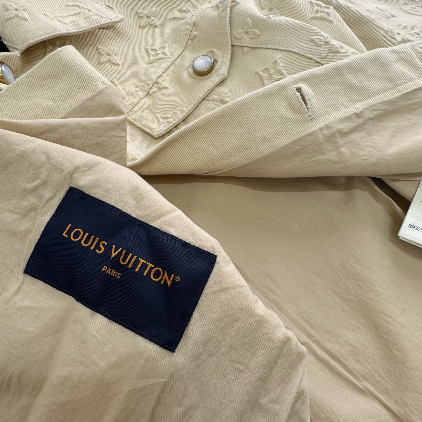 1V Embossed logo printed denim jacket