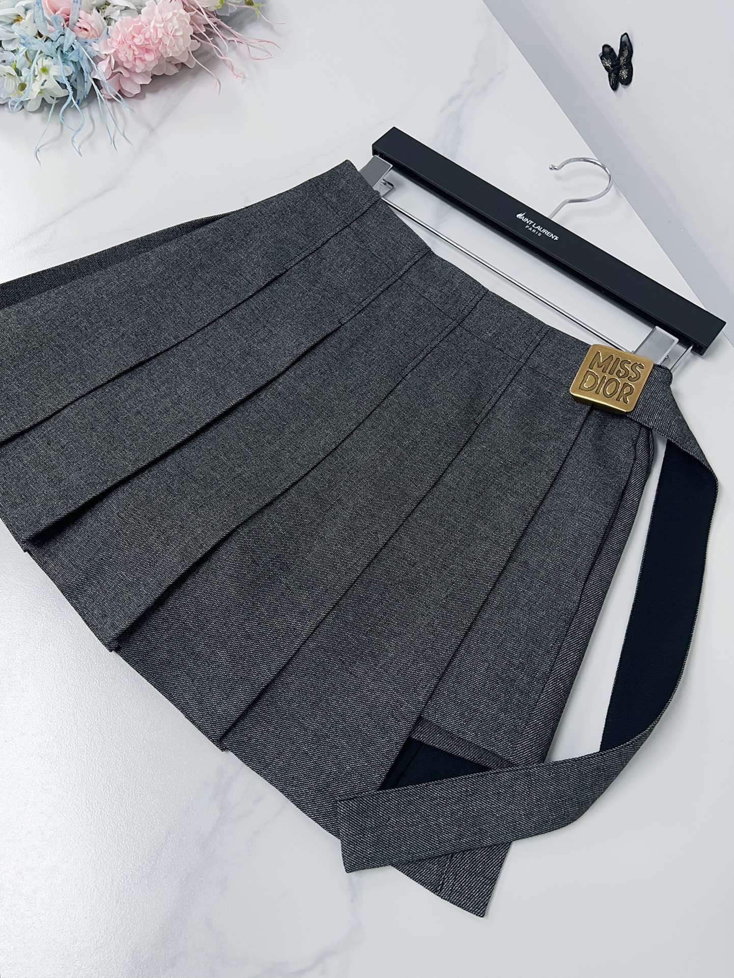 DD Butterfly belt, two pleated skirts