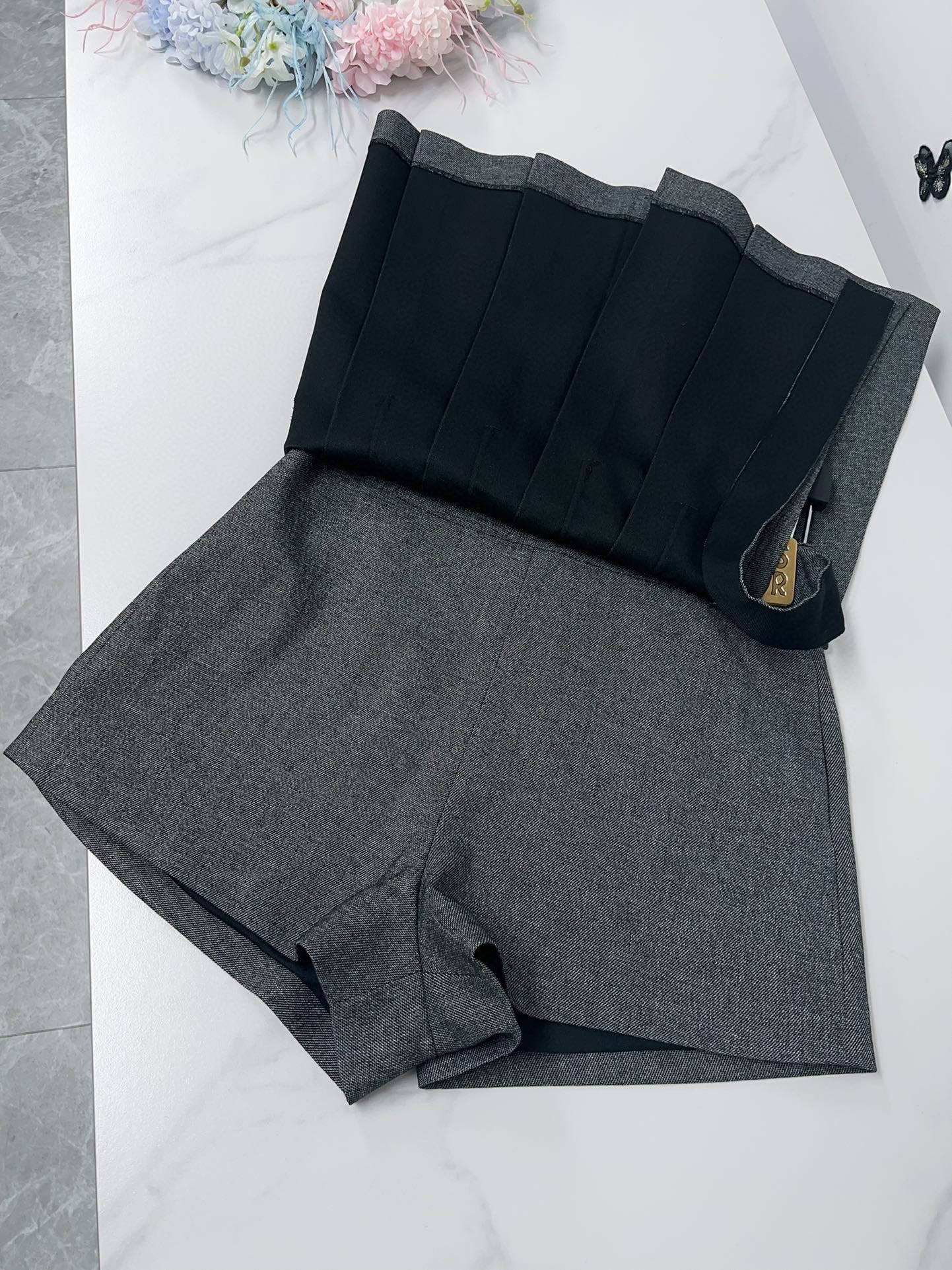 DD Butterfly belt, two pleated skirts