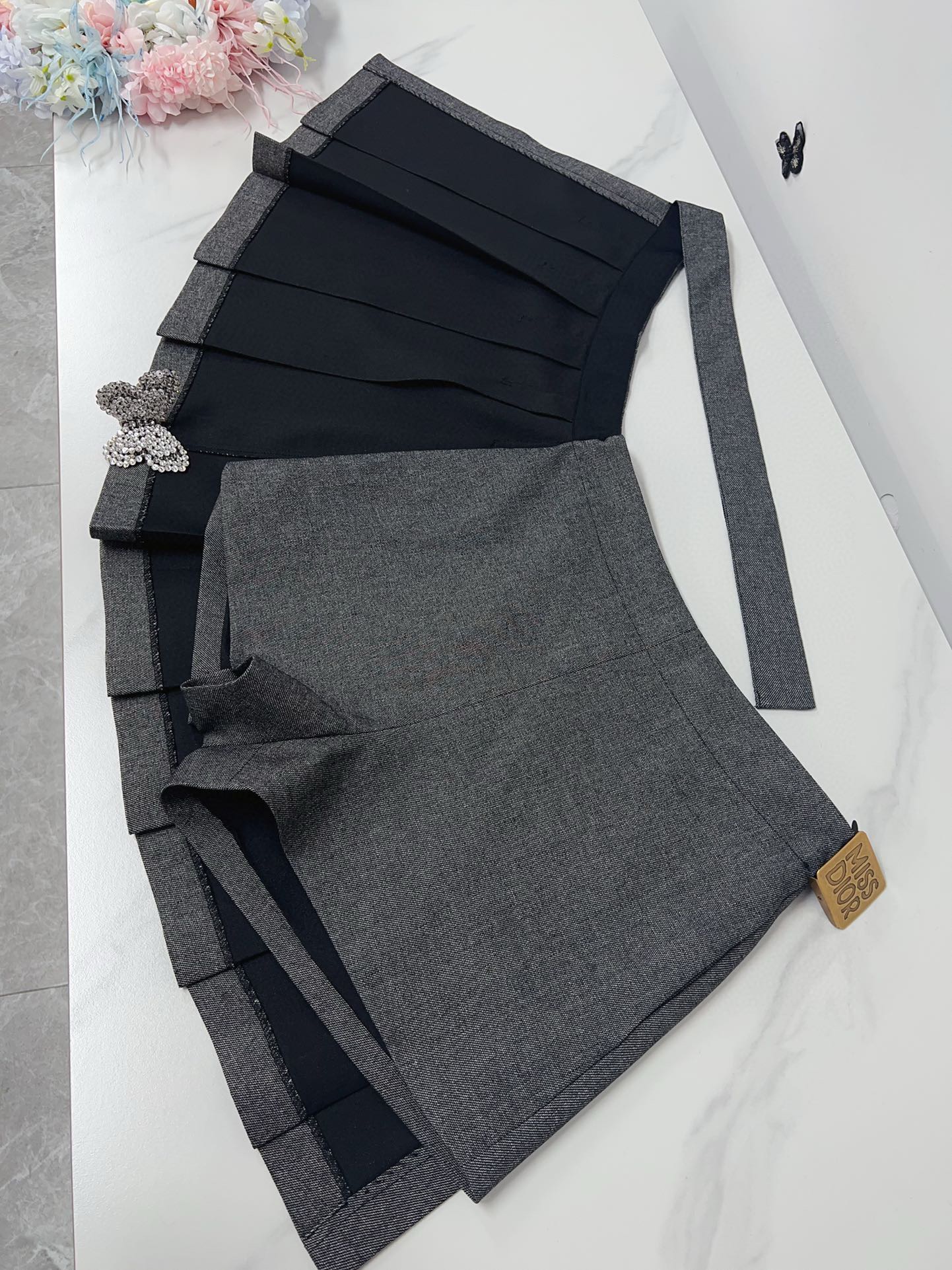 DD Butterfly belt, two pleated skirts