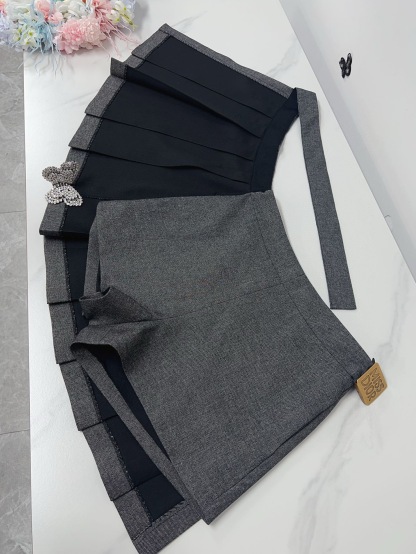 DD Butterfly belt, two pleated skirts