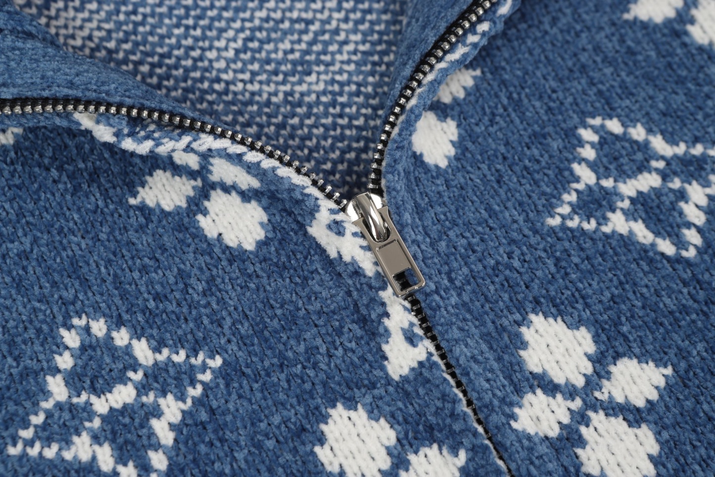 1V Knitted stand collar cardigan