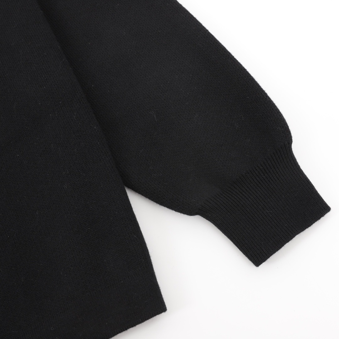 LEW Knitted sweater with large LOGO jacquard pocket on the chest