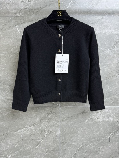 LEW Exquisite button knit cardigan